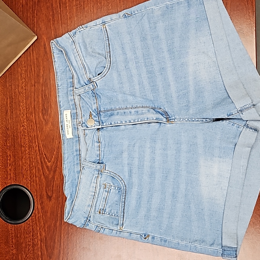 New ENCORE 2XL Light Wash Denim Shorts